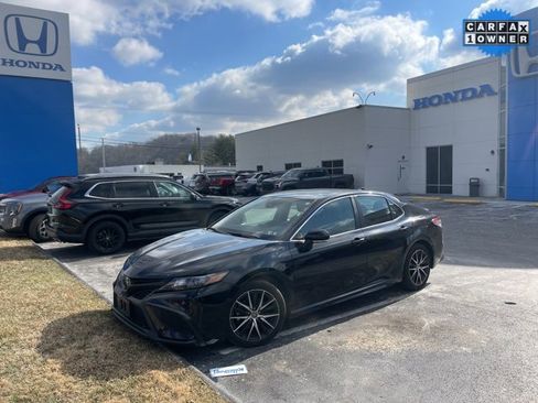 Used 2024 Toyota Camry SE w/ Cold Weather Package image 1