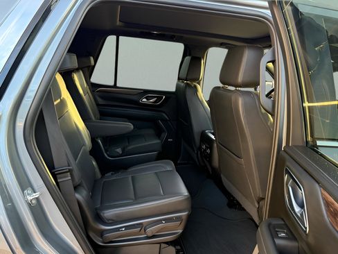 Used 2022 Chevrolet Tahoe LT w/ Luxury Package image 10
