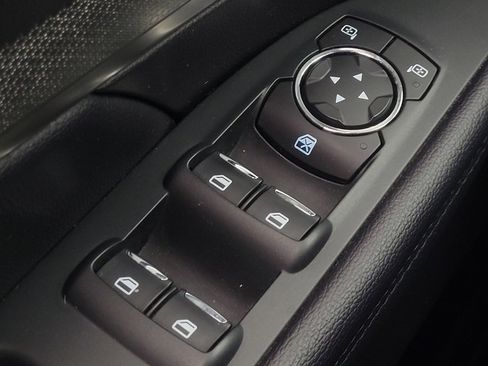 Used 2018 Ford Explorer XLT w/ Equipment Group 202A image 27