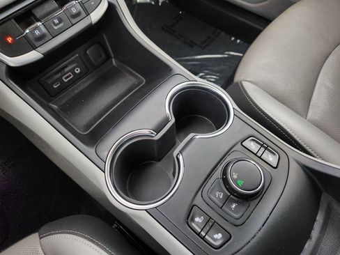 Used 2024 GMC Terrain SLT image 21