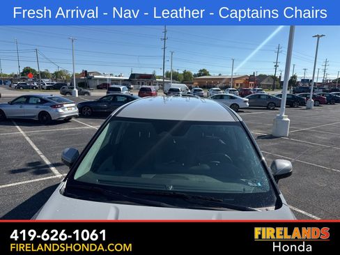 Used 2024 Kia Carnival EX FWD image 8