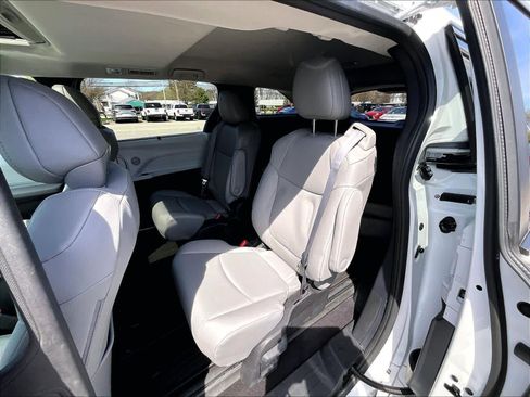 Used 2025 Toyota Sienna XLE w/ XLE Plus Package image 15
