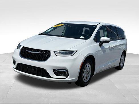 Used 2023 Chrysler Pacifica Touring-L FWD image 1