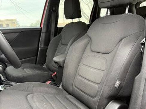 Used 2018 Jeep Renegade Latitude image 13