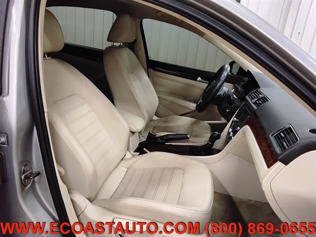 Used 2012 Volkswagen Passat 2.5 SEL FWD image 14