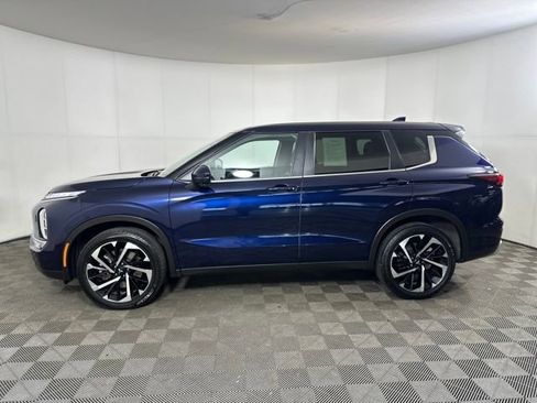 Used 2024 Mitsubishi Outlander SE Black Edition image 6