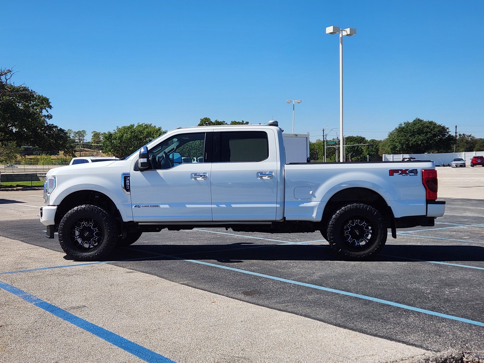 Used 2022 Ford F250 Platinum w/ FX4 Off-Road Package AWD/4WD image 3