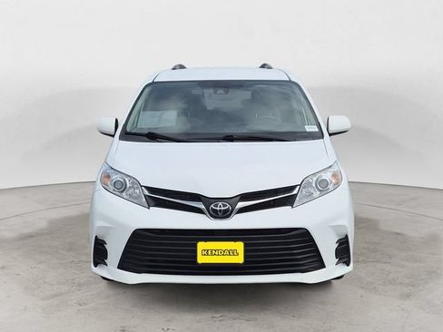 Used 2019 Toyota Sienna LE AWD/4WD image 2