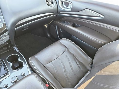 Used 2019 INFINITI QX60 Luxe w/ Essential Package image 12