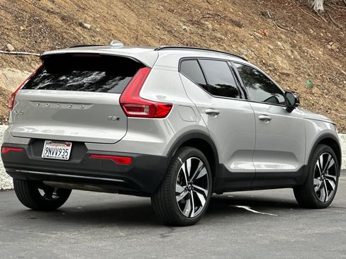 Certified 2024 Volvo XC40 B5 Plus w/ Climate Package AWD/4WD image 4