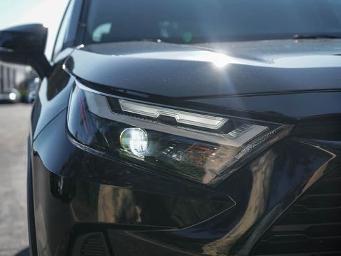 Used 2025 Toyota RAV4 XLE FWD image 10