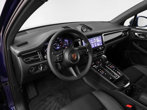 Used 2025 Porsche Macan image 4