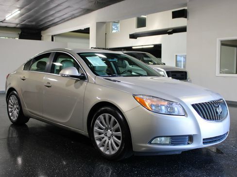 Used 2012 Buick Regal Leather FWD image 1