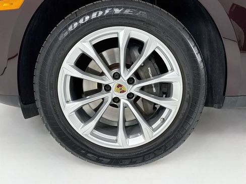 Certified 2025 Porsche Macan AWD/4WD image 33