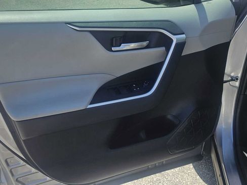 Used 2019 Toyota RAV4 XLE FWD image 13