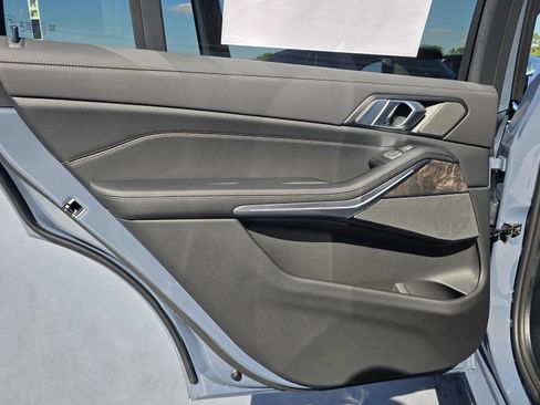 New 2026 BMW X7 xDrive40i w/ Premium Package image 12