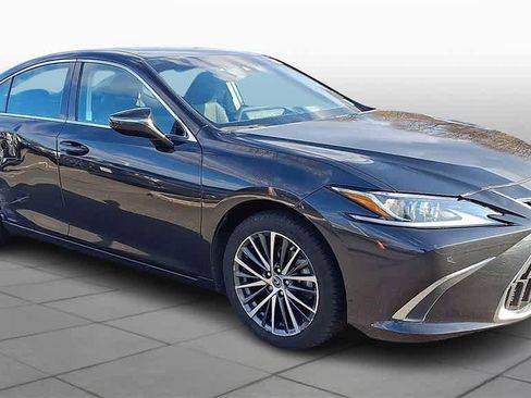 Used 2023 Lexus ES 300h w/ Premium Package image 2