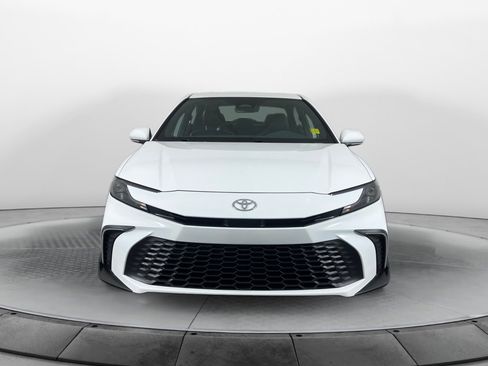 Used 2025 Toyota Camry SE image 2