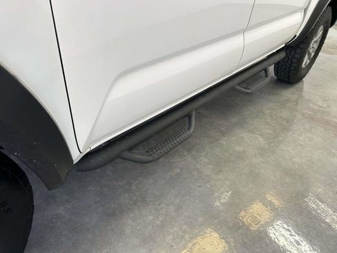 Used 2017 Toyota Tacoma SR5 w/ Tow Package RWD image 9