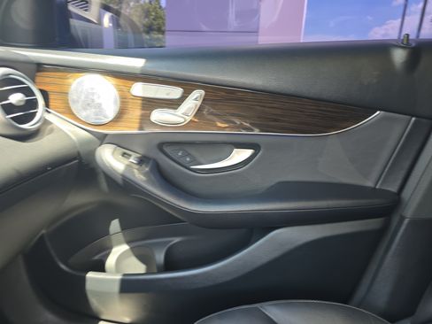 Used 2020 Mercedes-Benz GLC 300 4MATIC image 24