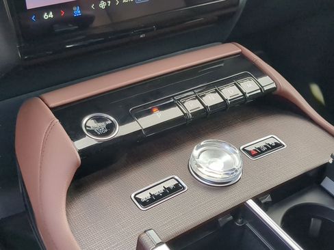 New 2026 Lincoln Navigator L Reserve AWD/4WD image 18