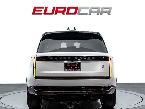 Used 2024 Land Rover Range Rover SV AWD/4WD image 4