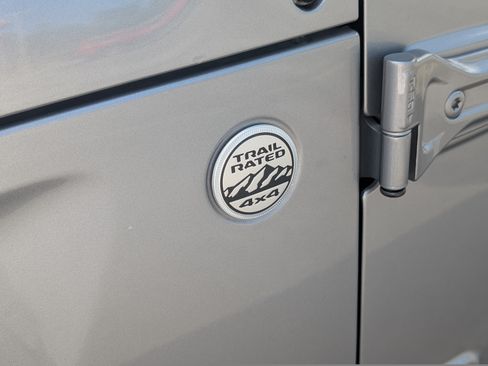 Used 2021 Jeep Wrangler Unlimited Sahara AWD/4WD image 6