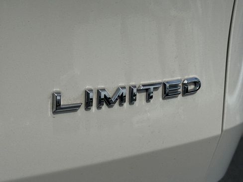 Used 2024 Toyota Grand Highlander AWD image 12