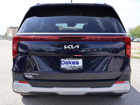 New 2026 Kia Carnival EX FWD image 6