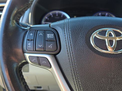 Used 2017 Toyota Highlander XLE image 15