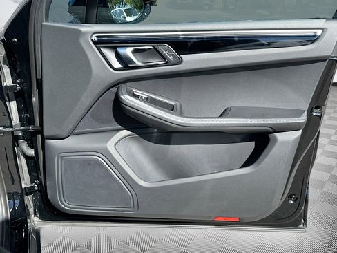 Used 2024 Porsche Macan image 35