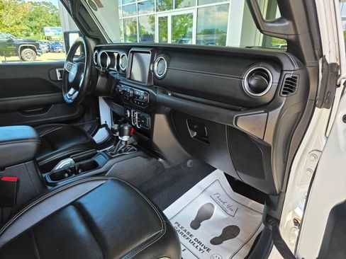 Used 2021 Jeep Gladiator Overland AWD/4WD image 12