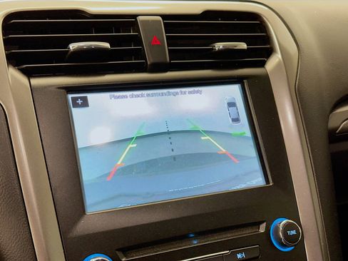 Used 2018 Ford Fusion SE image 22