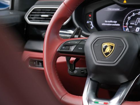Used 2022 Lamborghini Urus image 62