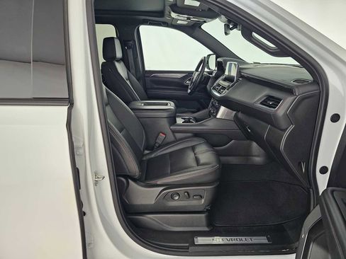 Used 2024 Chevrolet Suburban RST w/ Luxury Package AWD/4WD image 10