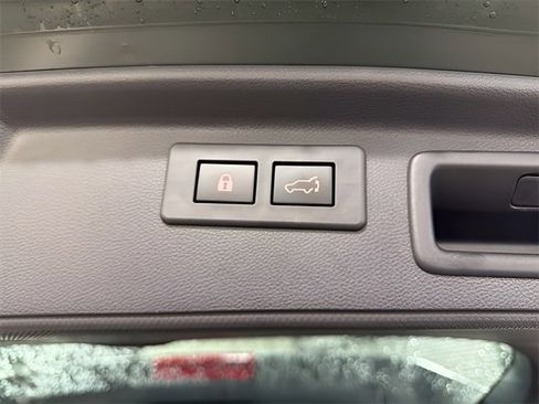 Certified 2023 Subaru Forester Limited image 39