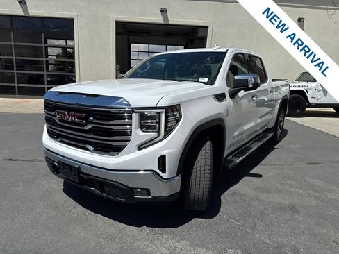 Used 2023 GMC Sierra 1500 SLT w/ SLT Premium Package AWD/4WD image 3