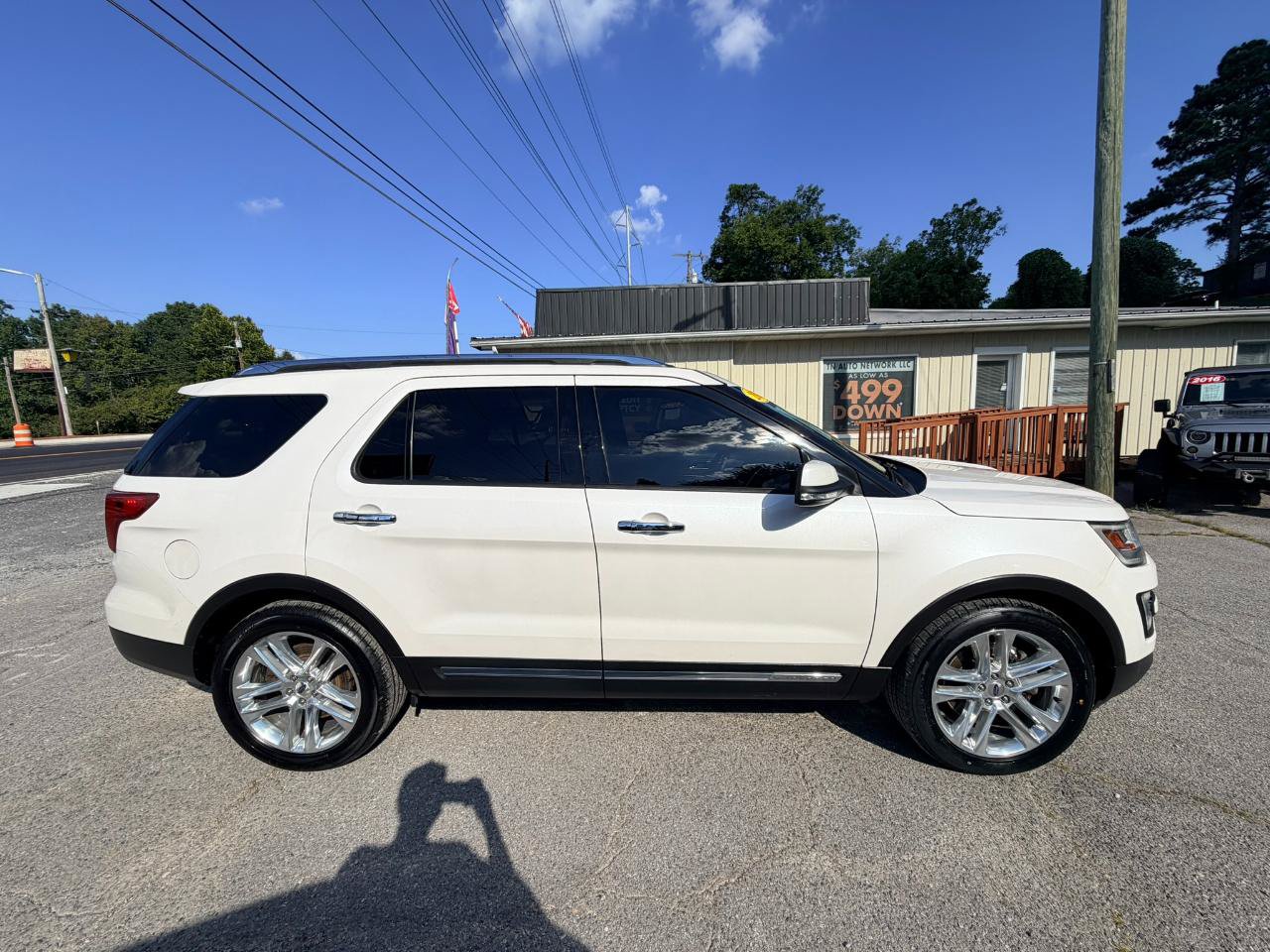 Used 2017 Ford Explorer Limited FWD image 4