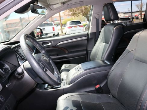 Used 2017 Toyota Highlander Limited AWD/4WD image 28
