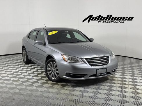 Used 2013 Chrysler 200 Touring FWD image 1