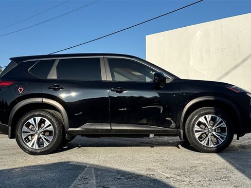 Used 2023 Nissan Rogue SV image 3