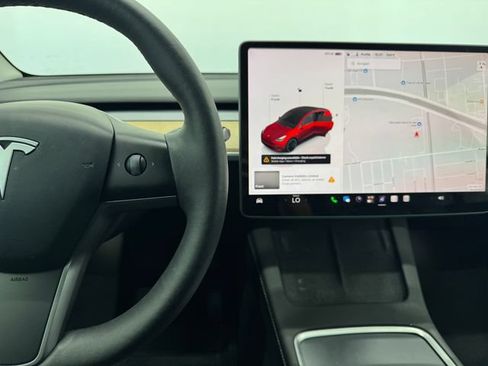 Used 2023 Tesla Model Y Long Range AWD/4WD image 23