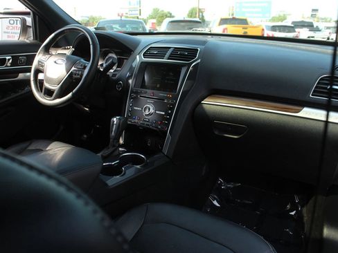 Used 2018 Ford Explorer Limited w/ Equipment Group 301A AWD/4WD image 16