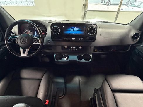 Used 2023 Mercedes-Benz Sprinter 2500 image 2