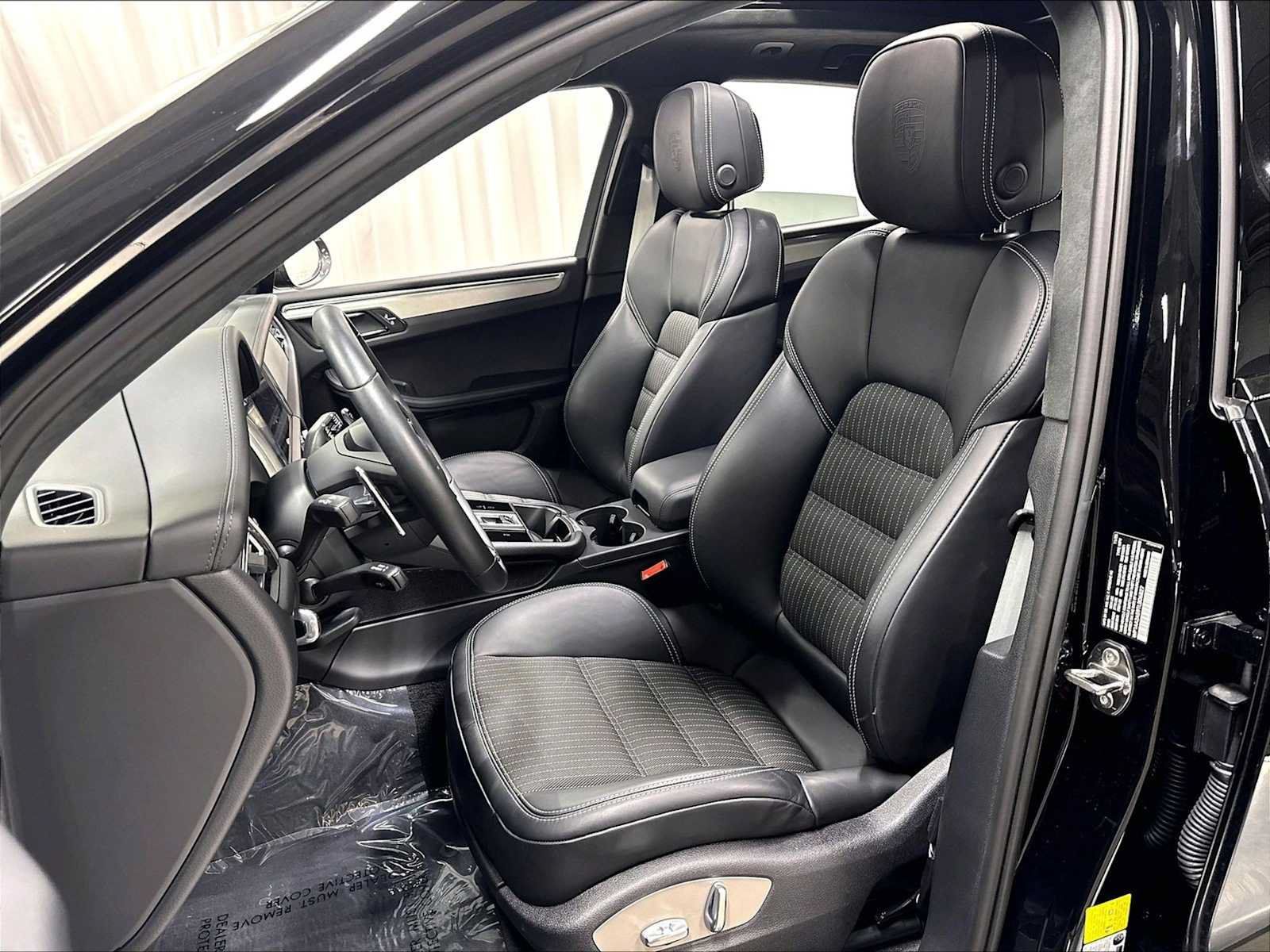 Used 2026 Porsche Macan Turbo AWD/4WD image 7