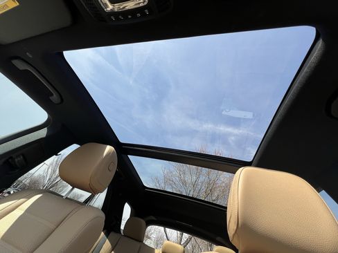 Used 2025 Mercedes-Benz GLE 450e 4MATIC image 28