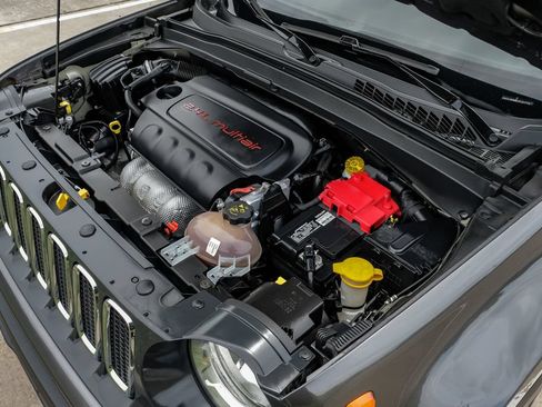 Used 2018 Jeep Renegade Latitude FWD image 51