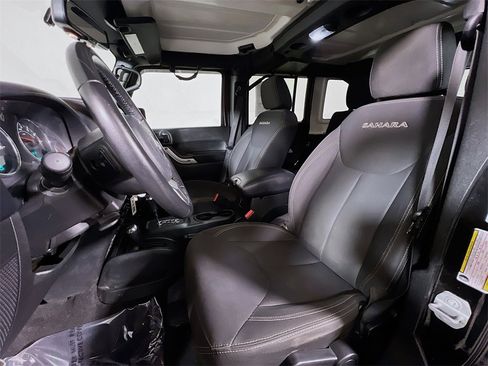 Used 2018 Jeep Wrangler Unlimited Sahara w/ Connectivity Group image 18