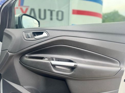 Used 2017 Ford Escape SE w/ Equipment Group 201A FWD image 43