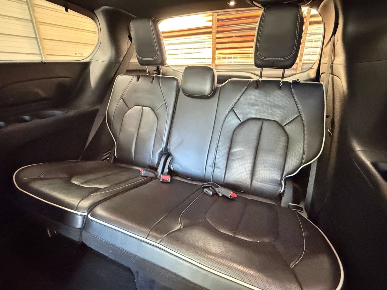 Used 2025 Chrysler Pacifica Limited FWD image 31